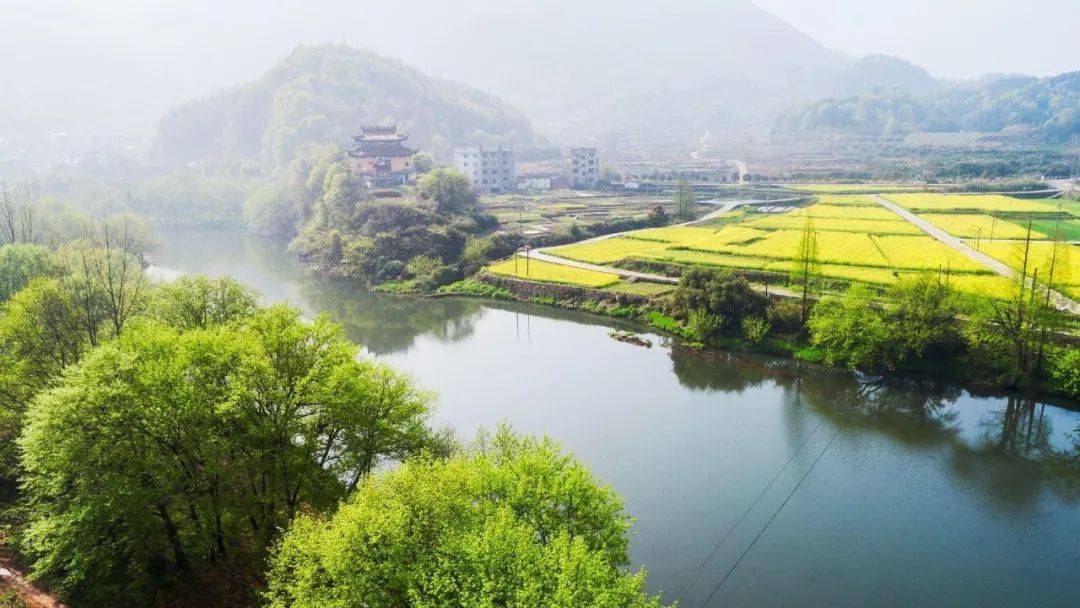 血色修道院墓地探险：揭开夜幕下的神秘面纱