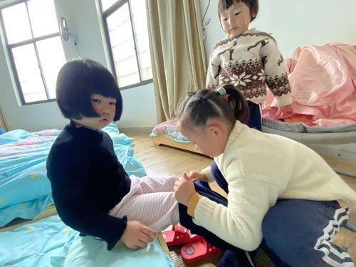 擦桌子的游戏,培养生活自理与团队协作能力