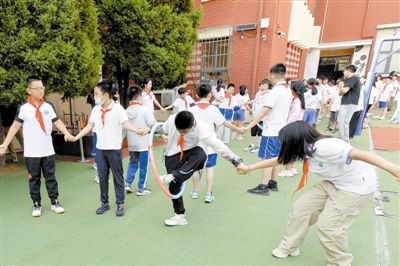 师生互动游戏小学,互动游戏助力小学生课堂学习体验提升