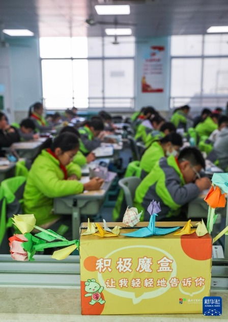 心理小游戏户外,心理小游戏打造团队凝聚力之旅”